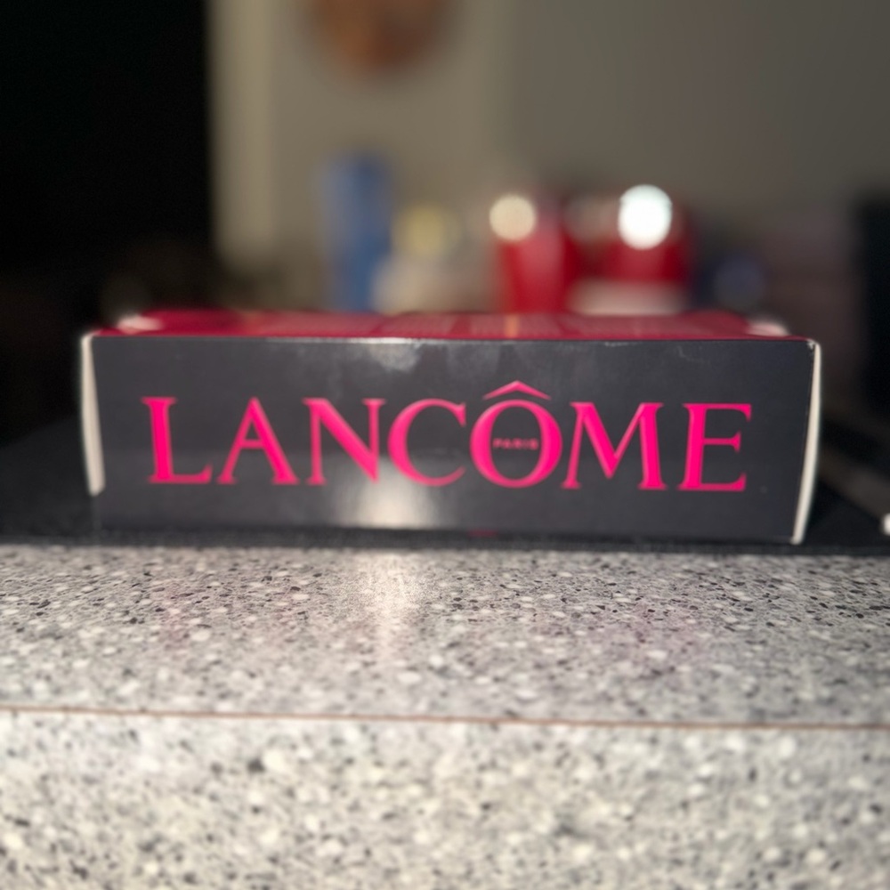 Pink Cosmetic Pouch with 2 Lancôme  Beauty Sets - Women's Makeup - Picture 5 of 10